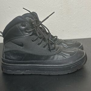 Nike Woodside 2 ACG Hightop triple black Rain/Snow boots Big Kids 5Y
